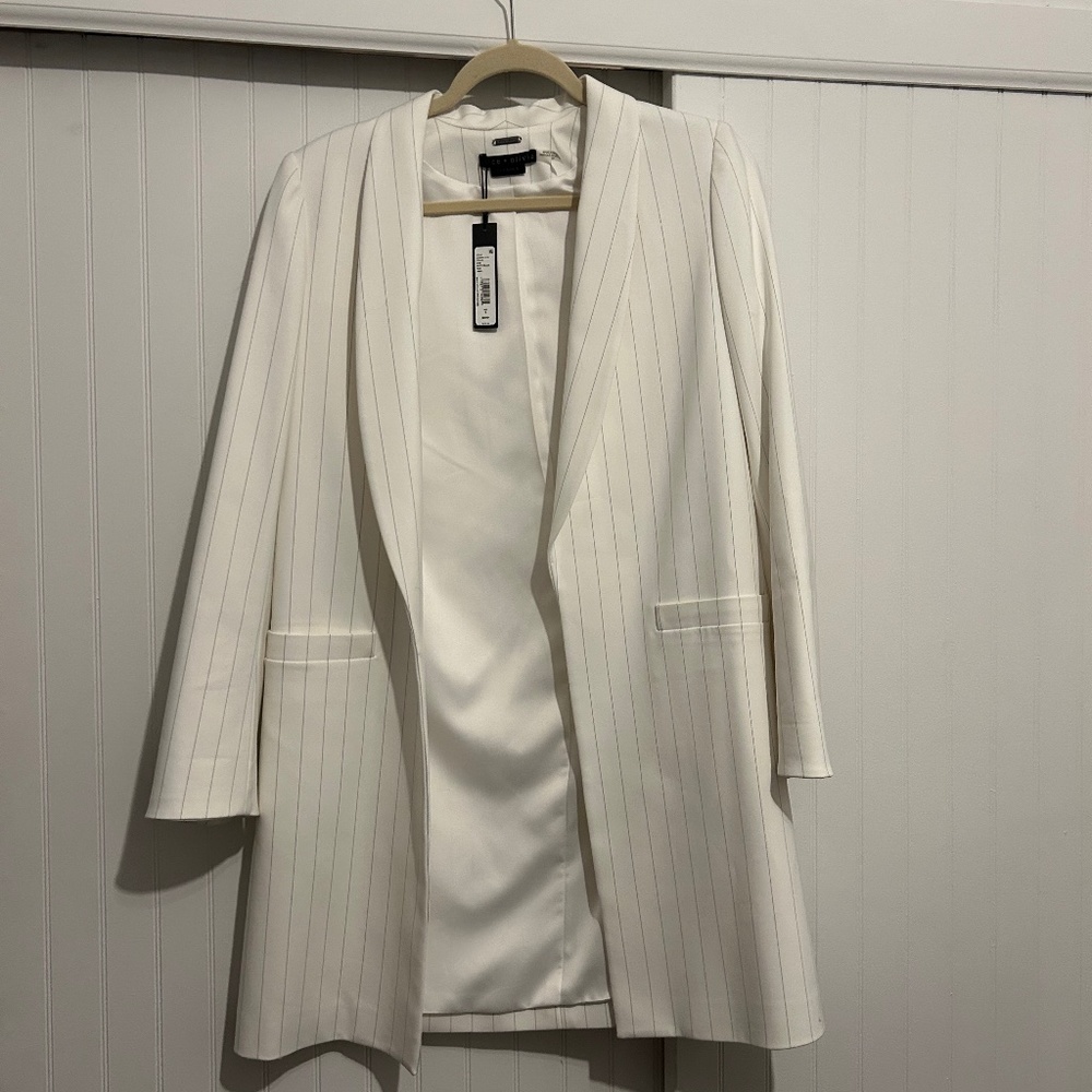 Alice and Olivia (Kylie Stripe Shawl Long Jacket)